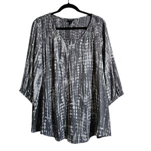 Torrid Smocked Tunic Top 3/4 Sleeves Gray And White Soft Womens 2X